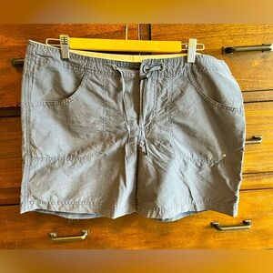 Columbia shorts, size M